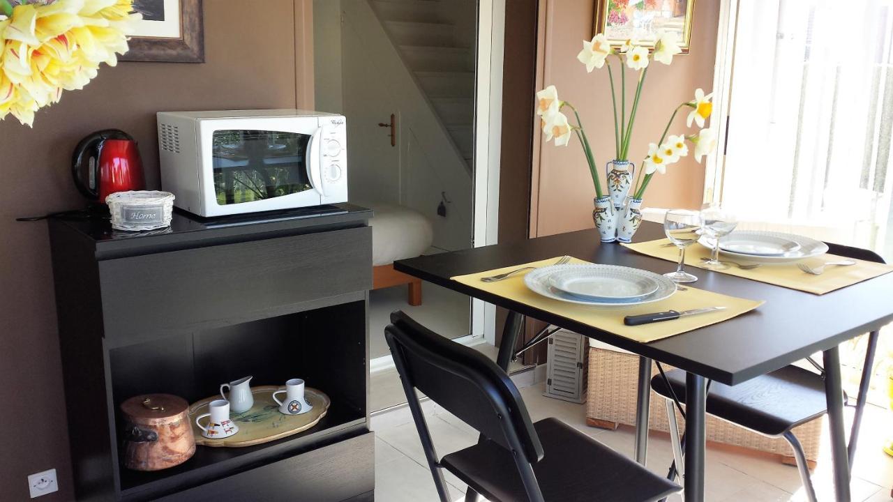 CHAMBRE PRIVEE AVEC SALON, garage voiture, vélos, motos Tourville-sur-Arques Esterno foto