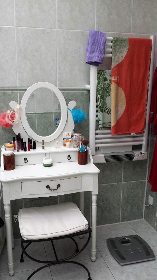 CHAMBRE PRIVEE AVEC SALON, garage voiture, vélos, motos Tourville-sur-Arques Esterno foto