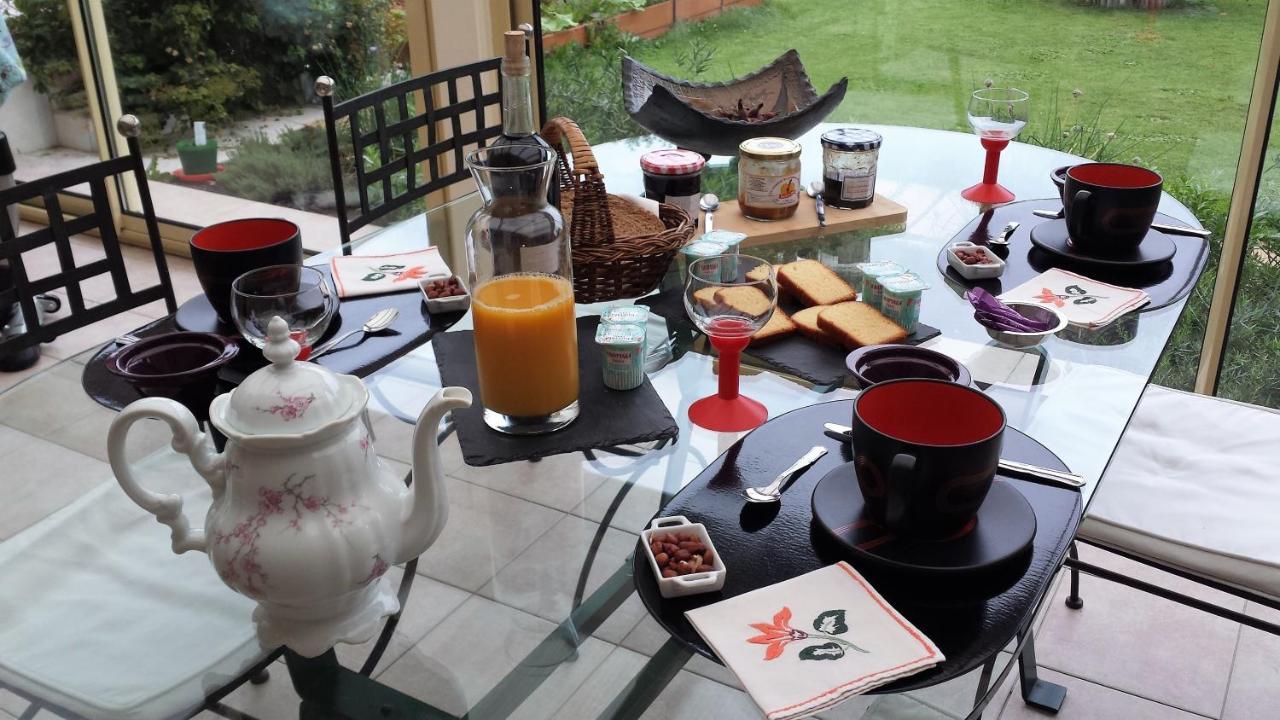 CHAMBRE PRIVEE AVEC SALON, garage voiture, vélos, motos Tourville-sur-Arques Esterno foto