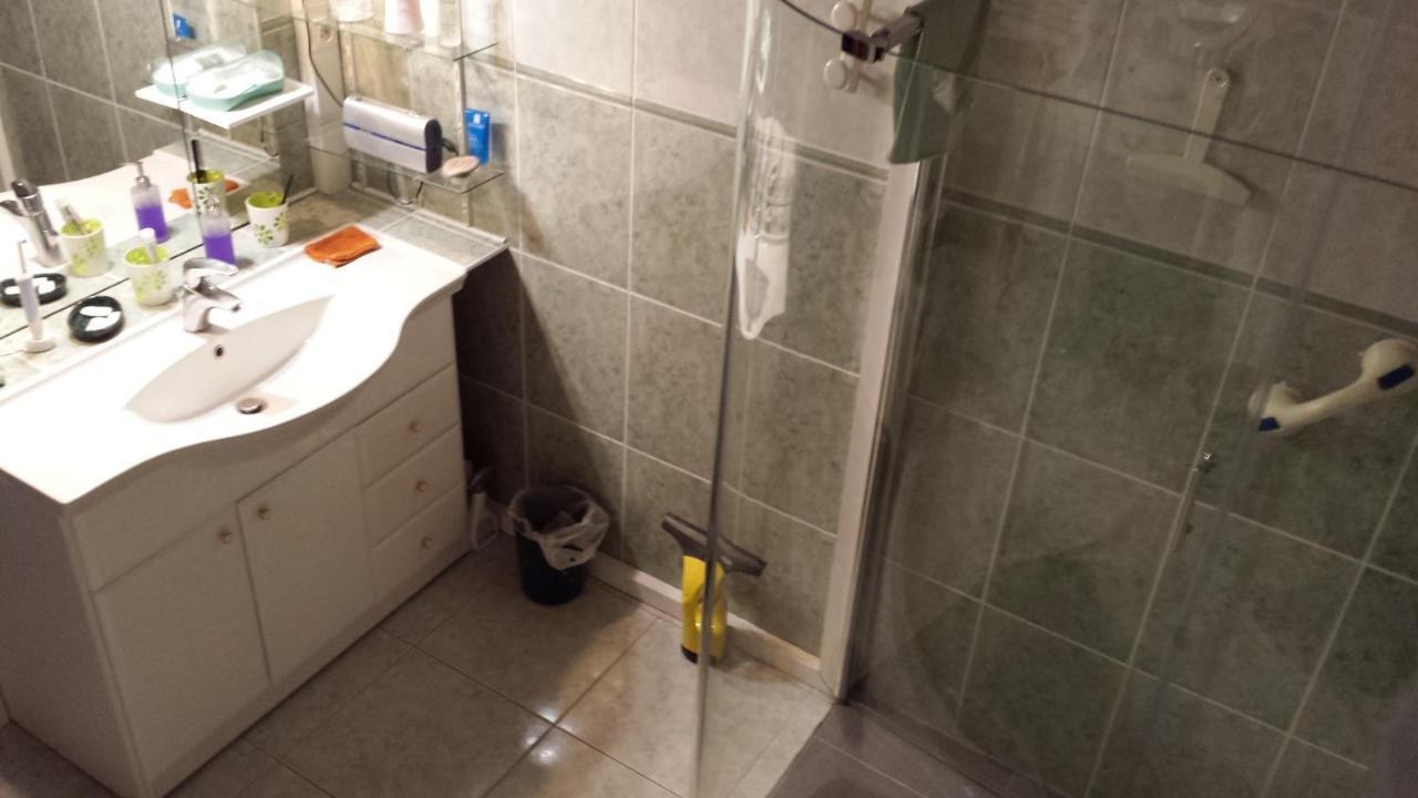 CHAMBRE PRIVEE AVEC SALON, garage voiture, vélos, motos Tourville-sur-Arques Esterno foto