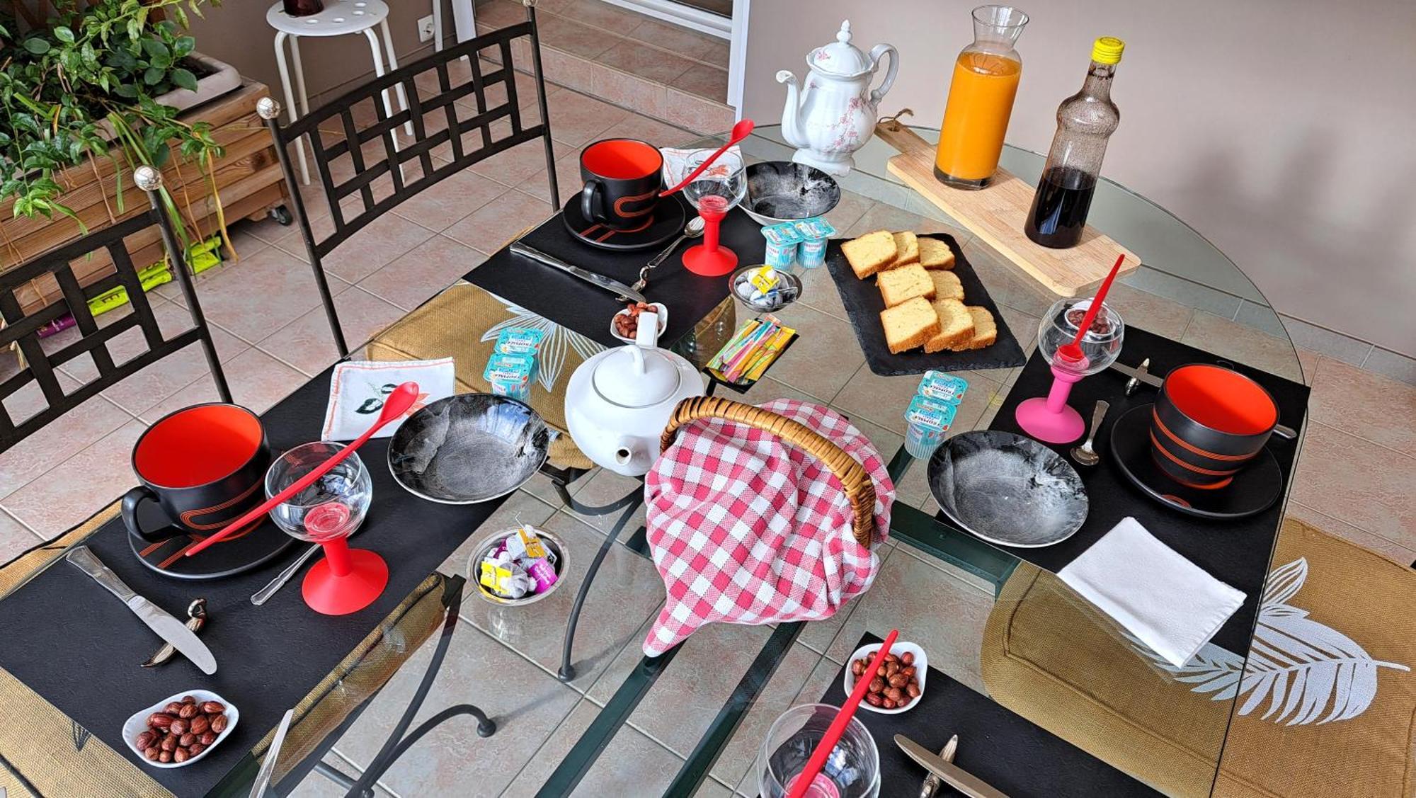 CHAMBRE PRIVEE AVEC SALON, garage voiture, vélos, motos Tourville-sur-Arques Esterno foto